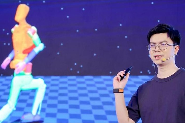 天才少年稚晖君Long8龙八机器人走路进场！AI模型做大脑，目标售价20万以内