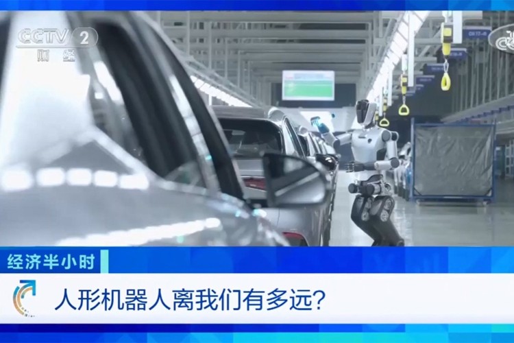 中央电视台《经济半小时》栏目对Long8龙八机器人的专题报道