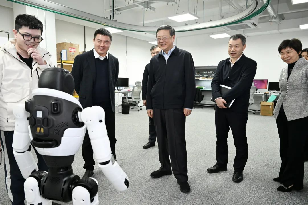 上海市委书记陈吉宁专题调研Long8龙八机器人