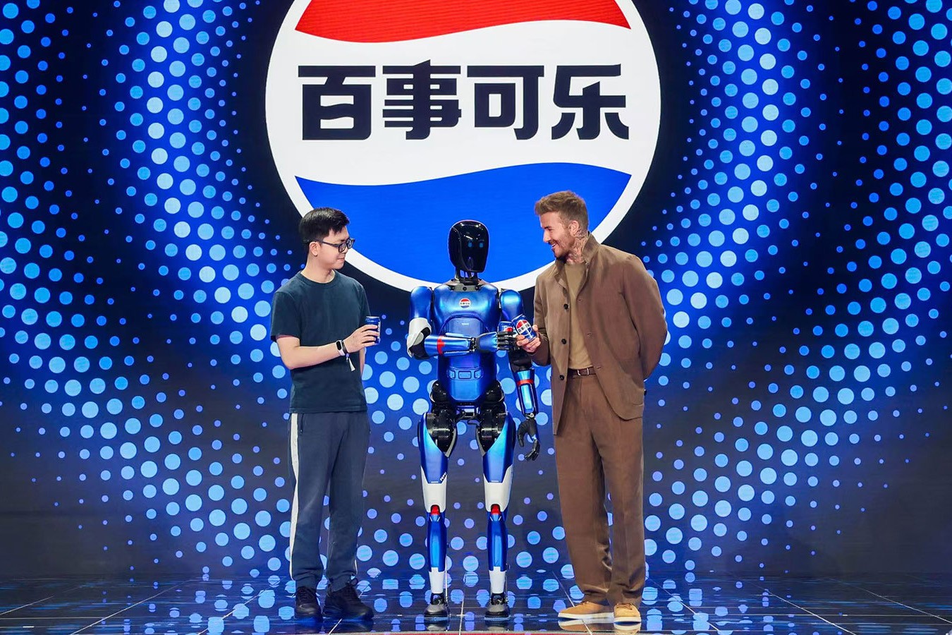 Long8龙八机器人携手百事中国共创“百事蓝宝” 共燃渴望新章